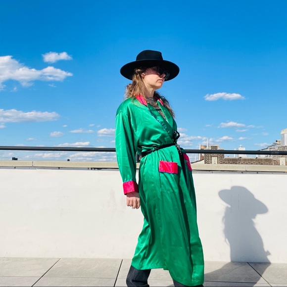 Vintage Victoria’s Secret Satin Silk Emerald Green Acid Pink Colorblack Robe - Picture 12 of 16